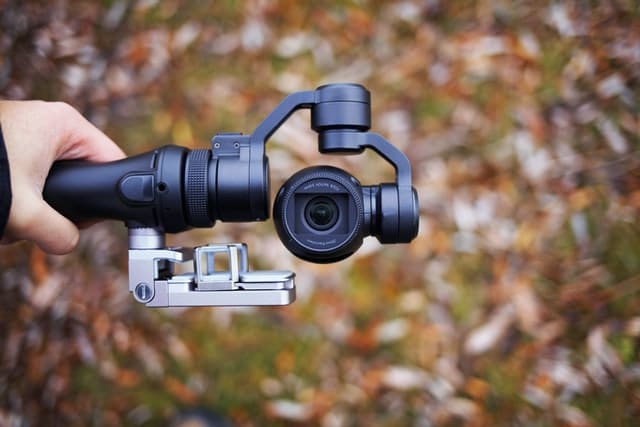 5 Best Gimbal For Sony ZV1 and ZV-E10 in 2022